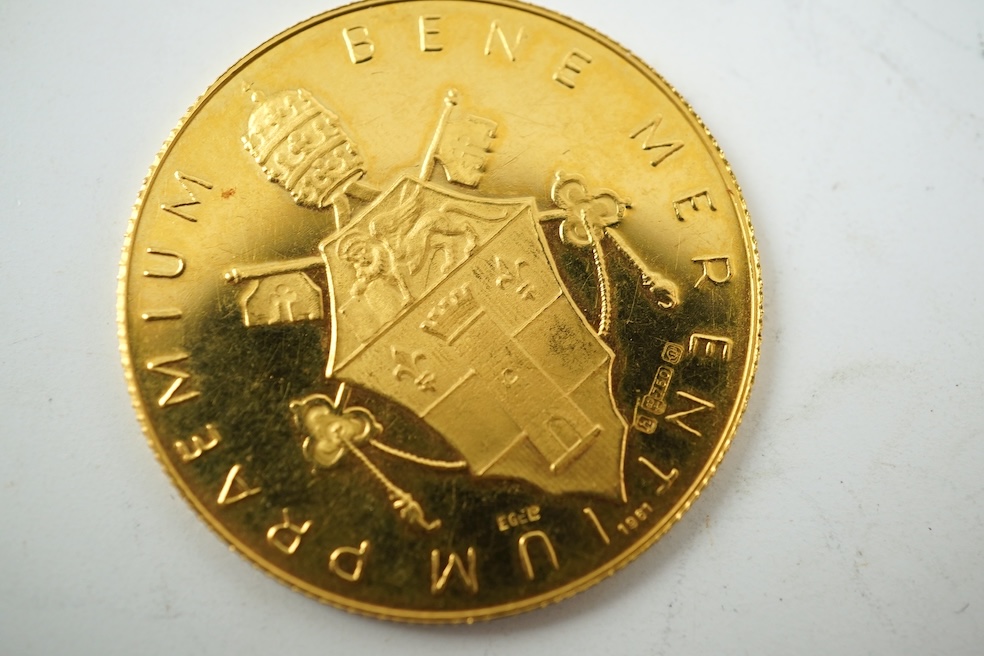 Papal Medals, Johannes XXIII 18ct gold commemorative medal, 14g.